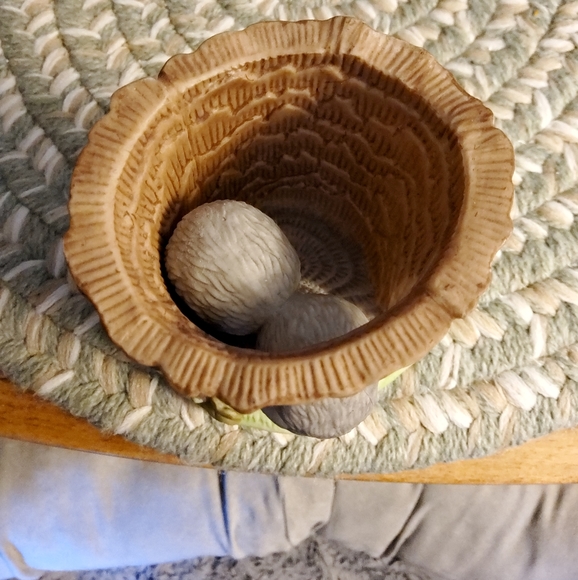 Woodland Surprise Squirrel - Picture 3 of 4